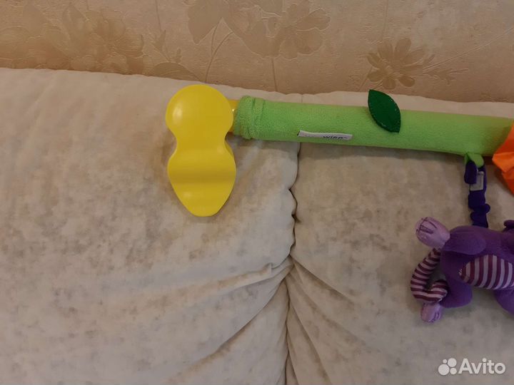 Развивающая дуга для малыша на коляску