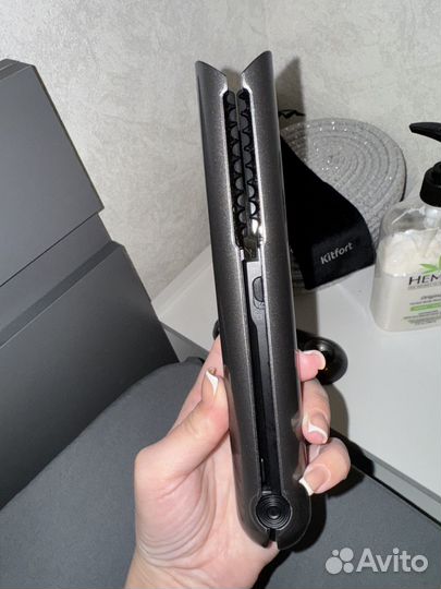 Беспроводной выпрямитель для волос kitfort kt-3220