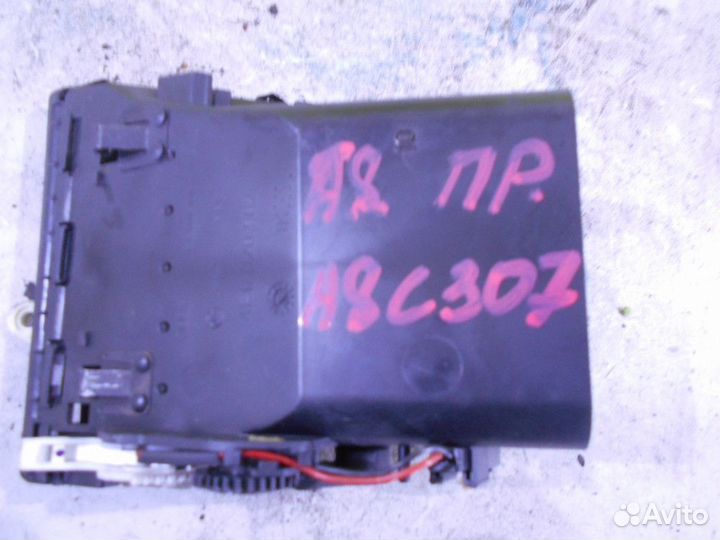 Дефлектор правый Audi A8 D3 (2002—2005) 35134