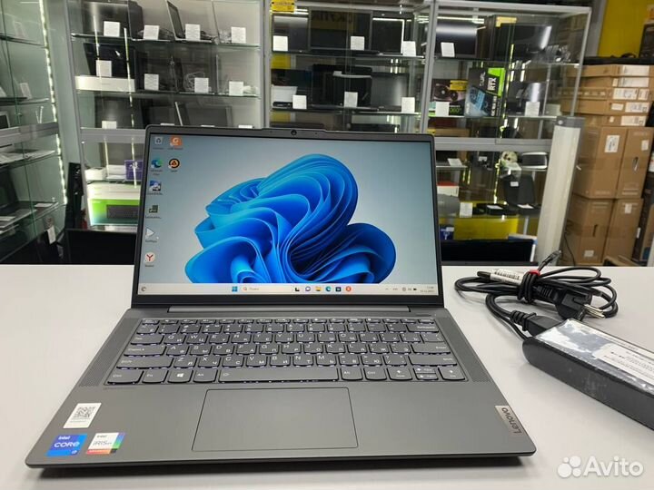 Ноутбук Lenovo Core i7-11 4.7Ghz/ Ram 8Gb/ SSD