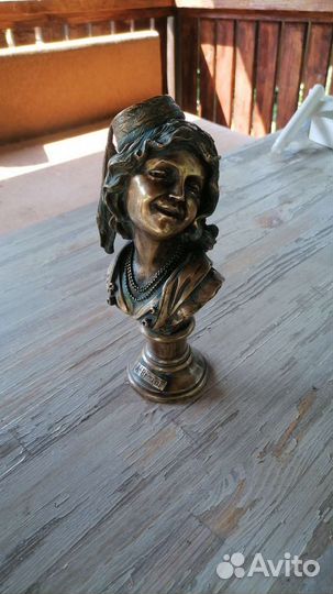 Антикварная бронза девушка