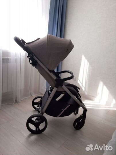 Прогулочная коляска Carrello bravo plus