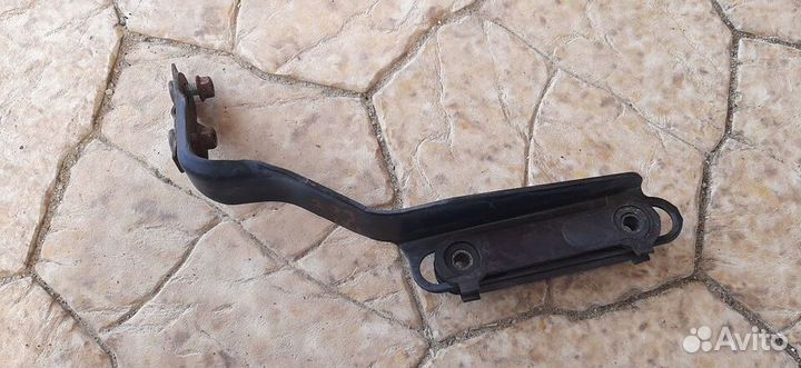 Кронштейн глушителя Mercedes C-Class W203