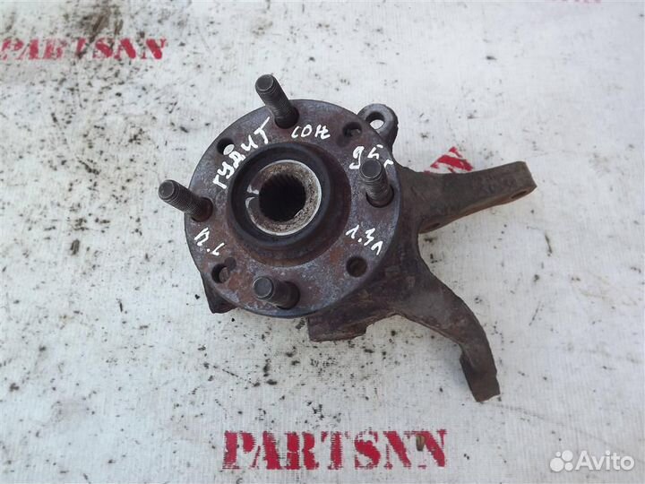 Кулак передний левый Митсубиши Кольт IV