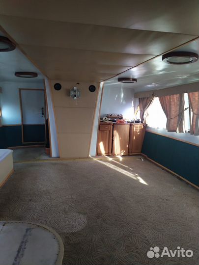 Прогулочное судно