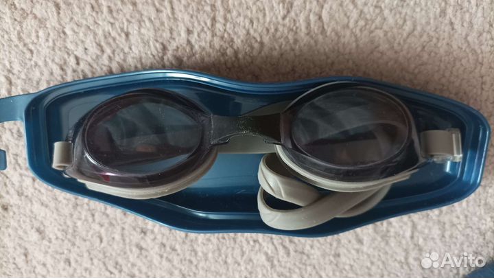 Очки для плавания