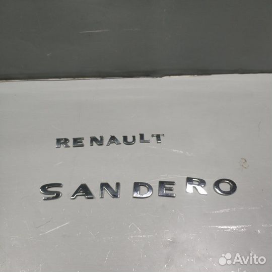 Эмблема крышки багажника Renault Sandero 2 K7M812