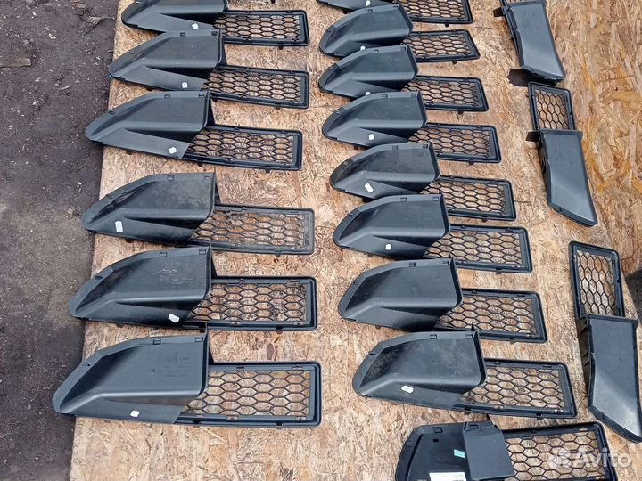 Решотка радиатор переднего бампера Renault Logan 1