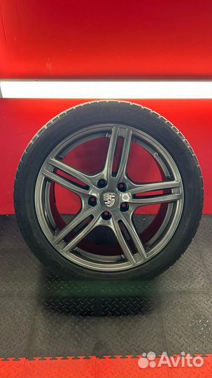 Оригинальные колеса на Porsche Panamera 971 R20