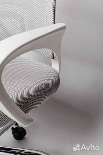 Кресло офисное серое/белое (ко-7166)