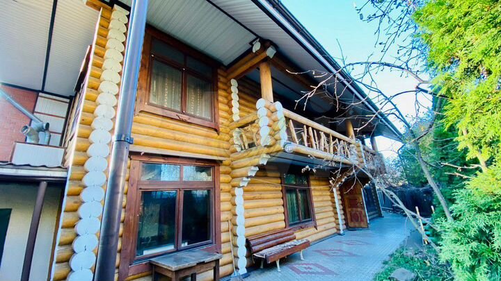 Дом 600 м² на участке 7 сот.