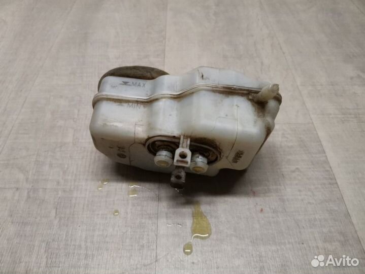 Бачок главного тормозного цилиндра Skoda Fabia 2