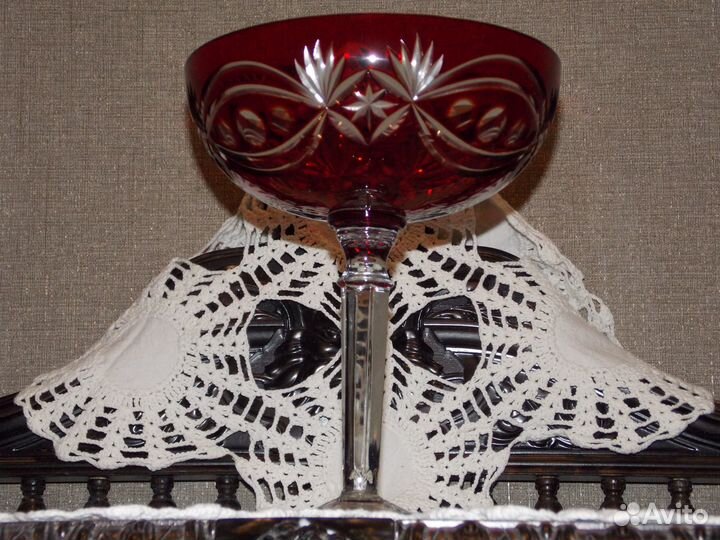 Вазы из цветного хрусталя