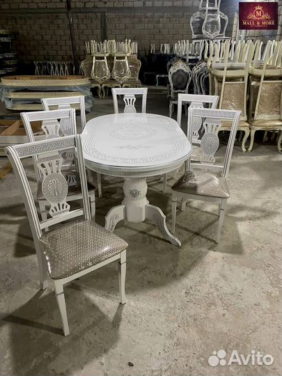 Стол и стулья