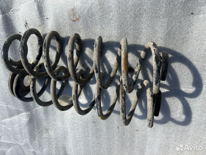 Пружина подвески задняя Volkswagen Golf Plus