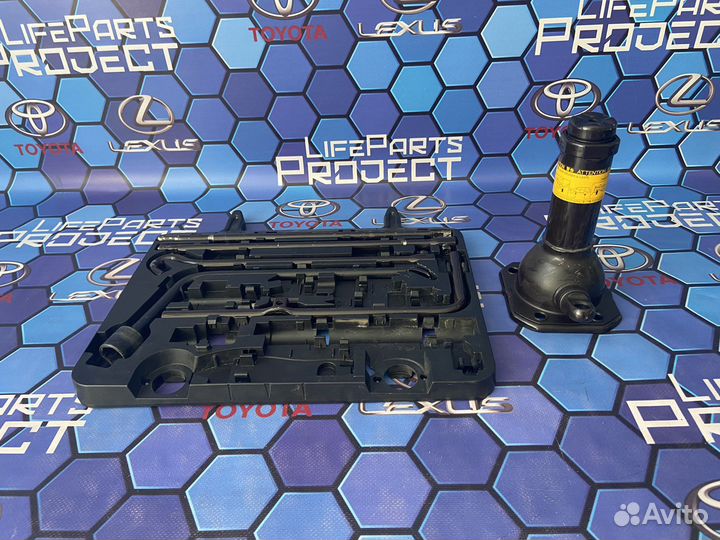 Домкрат+набор инструментов Toyota LC 150