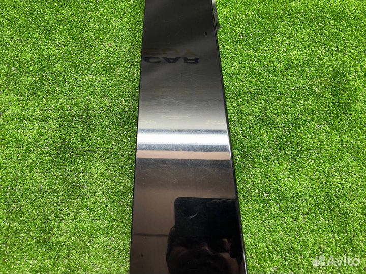 Накладка двери передней правой Skoda Superb 3 3V5