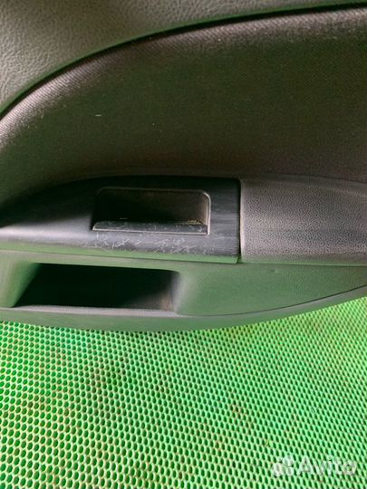 Обшивка карта двери задняя правая Ford Mondeo 3