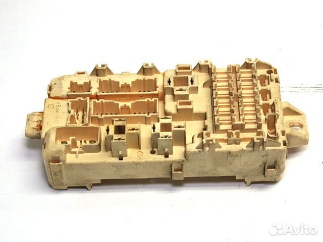 Блок предохранителей Mitsubishi Galant