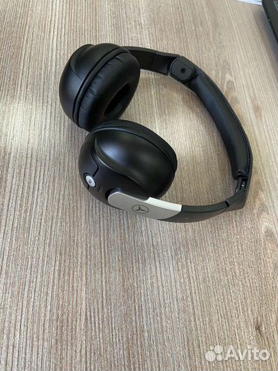 Беспроводные наушники Mercedes Benz