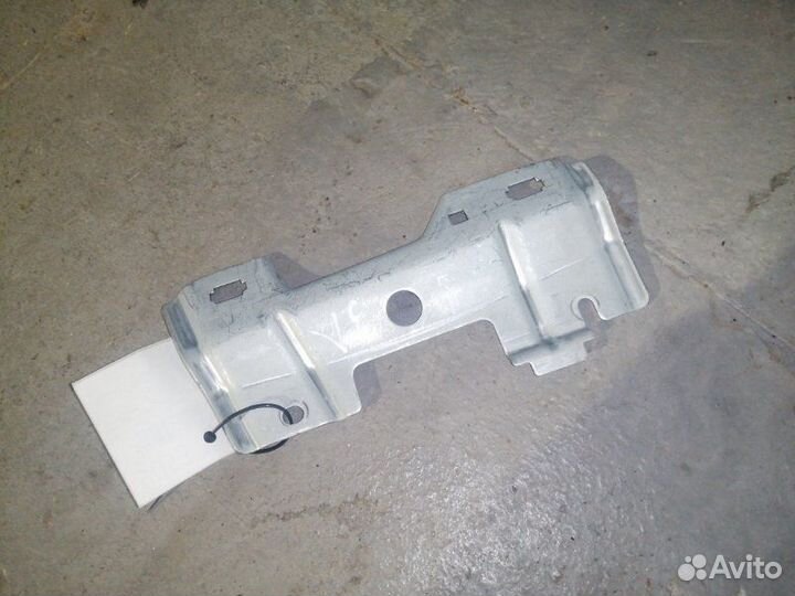 Крепление ручки потолка Mercedes Benz C180 W204