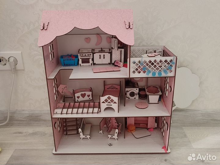 Кукольный домик с мебелью