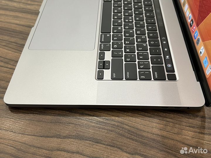 Новый macbook pro 16