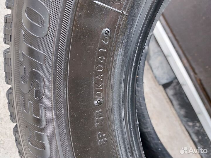 Bridgestone Blizzak VRX 215/65 R16