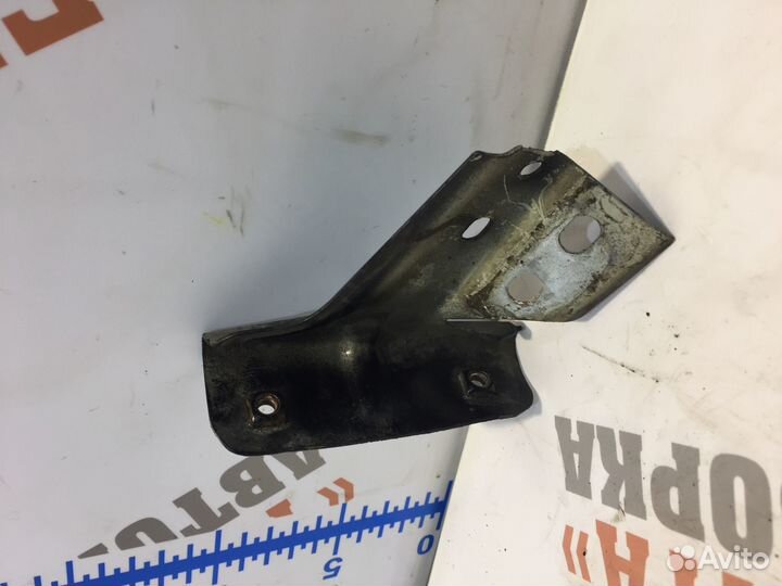 Фольксваген Поло Кронштейн крыла Лев
