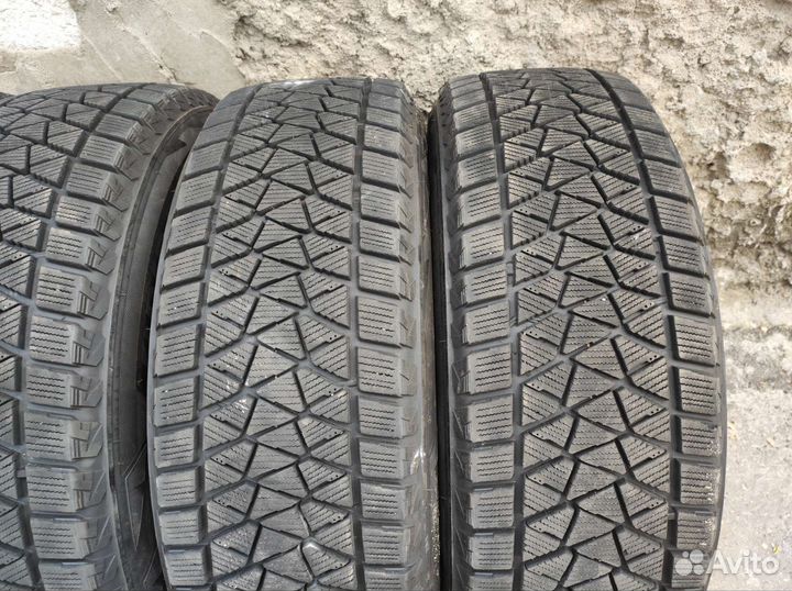 Bridgestone Blizzak DM-V2 225/65 R18