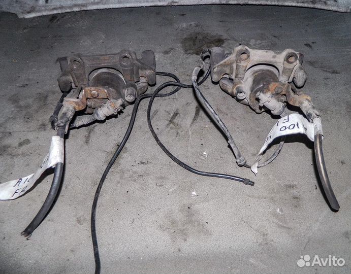 Суппорт тормозной передний Audi 100 C4