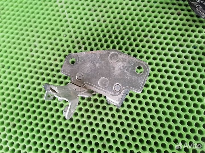 Замок багажника Шкода Фабия 1