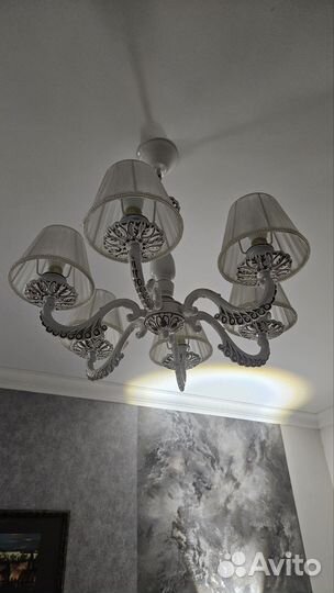 Люстра потолочная и бра