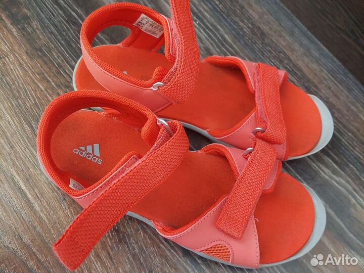 Сандалии для девочки