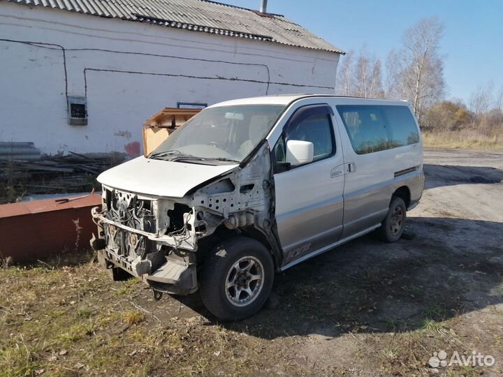 Nissan Caravan 2.7 AT, 1995, битый, 250 000 км