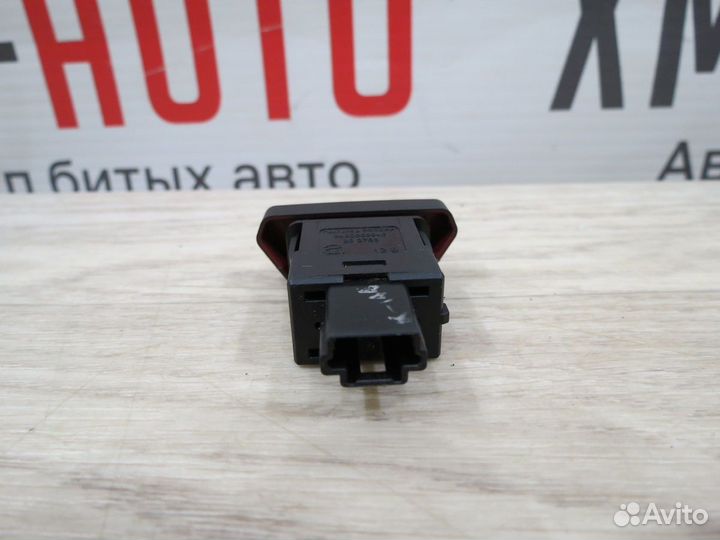 Кнопка аварийной сигнализации LADA Vesta