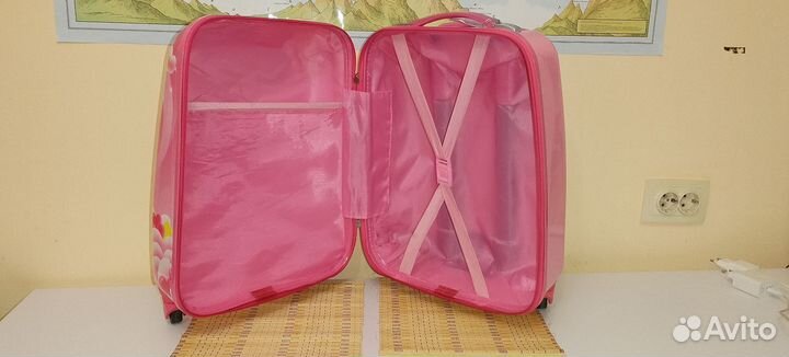Детский чемодан на колесиках