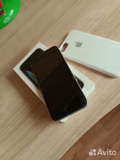 iPhone SE, 64 ГБ