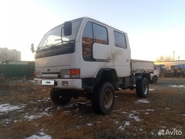 Бортовой грузовик Nissan Atlas, 1995