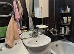 Тумба с раковиной и зеркалом для ванной