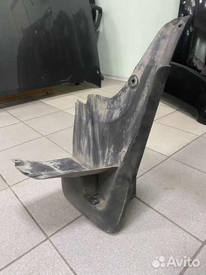 Задний (R) брызговик Toyota LC Prado 150 (17-24 г)