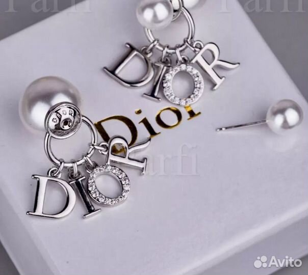 Трендовые двусторонние серьги Dior