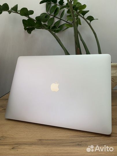 MacBook Pro 15 2019 i7 16gb 256gb