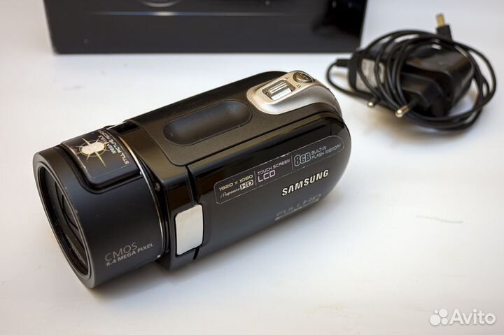 Видеокамера Samsung Full HD