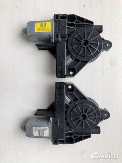 Моторчик стеклоподъемника задней правой двери