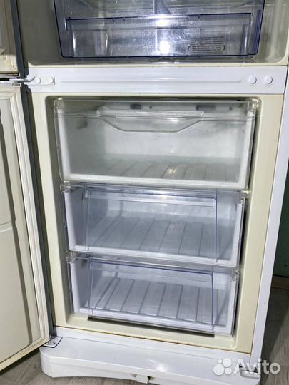 Холодильник Indesit
