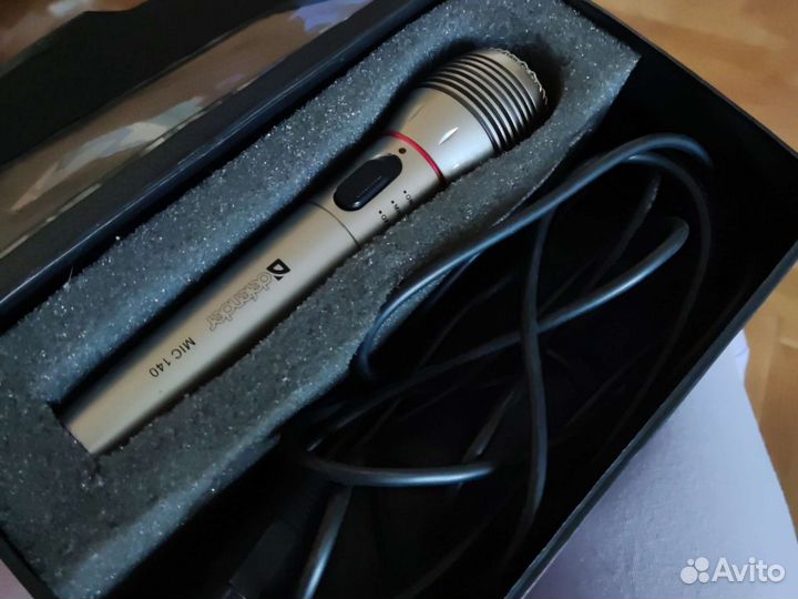 Микрофон проводной новый