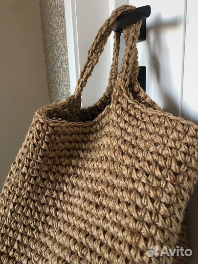 Вязаная интерьерная корзина из джута
