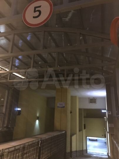 Машиноместо, 18 м²