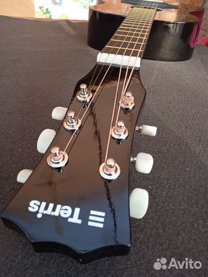 Акустическая гитара